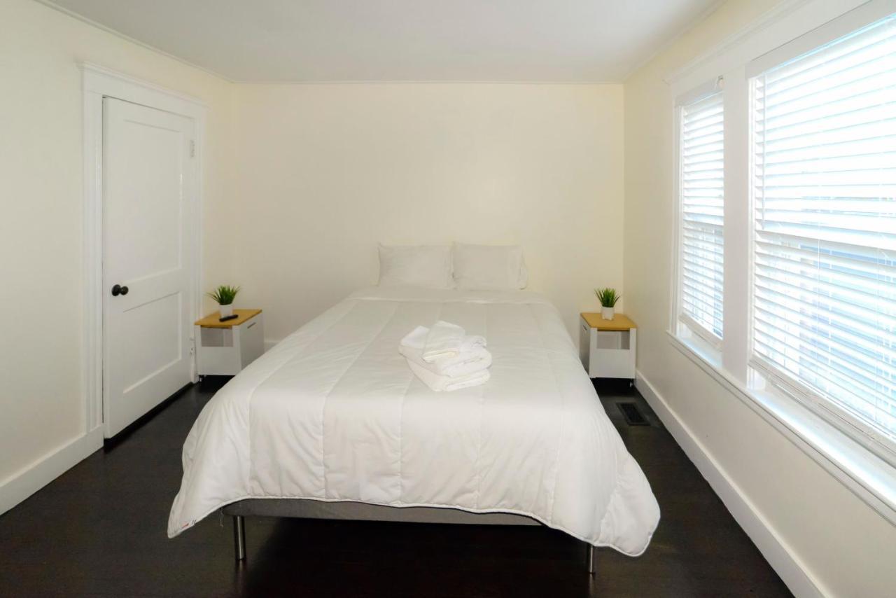 Modern Two Bedroom Condo - Boston Stoneham Εξωτερικό φωτογραφία