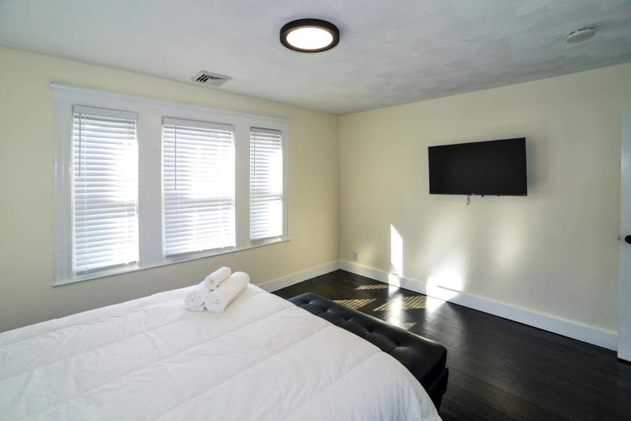 Modern Two Bedroom Condo - Boston Stoneham Εξωτερικό φωτογραφία