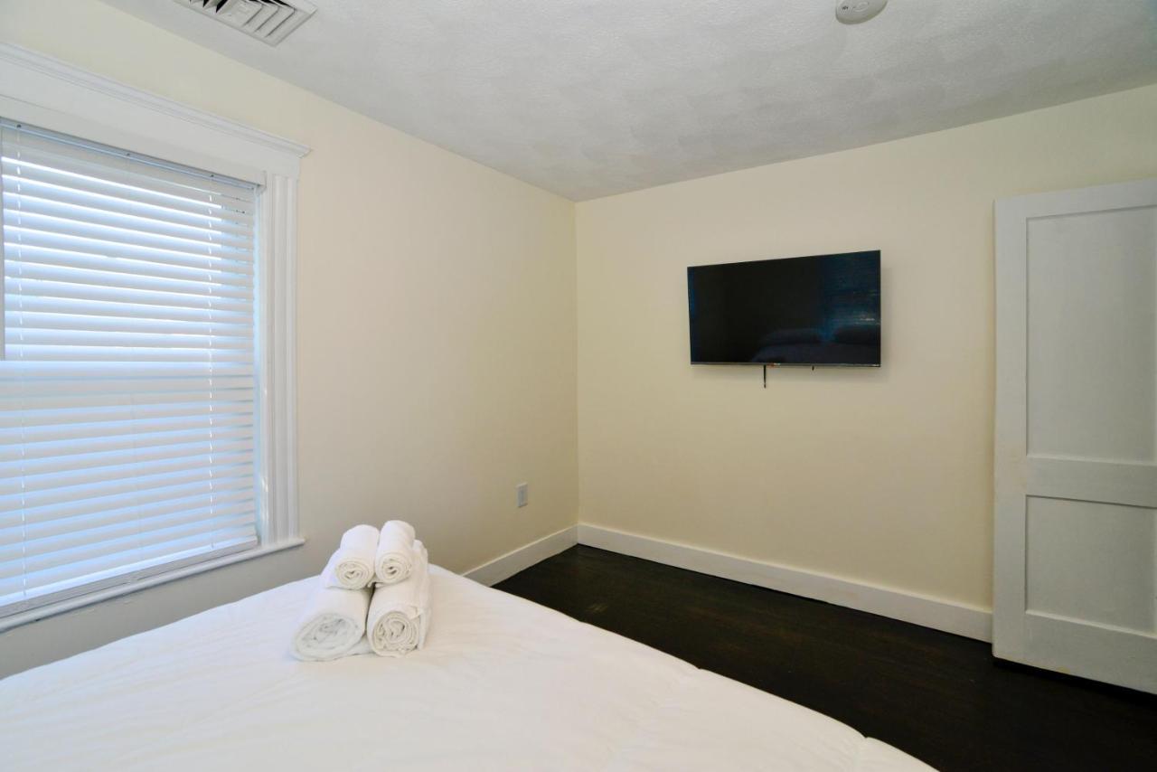Modern Two Bedroom Condo - Boston Stoneham Εξωτερικό φωτογραφία