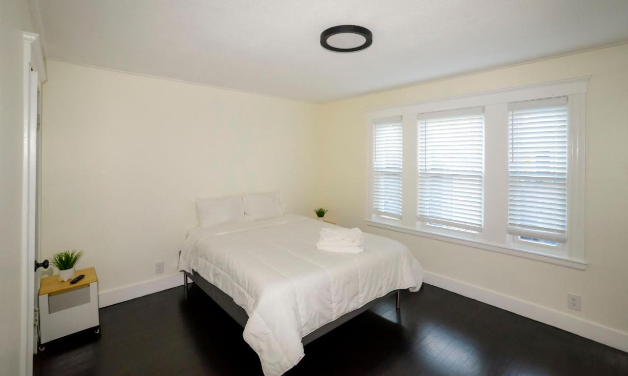 Modern Two Bedroom Condo - Boston Stoneham Εξωτερικό φωτογραφία
